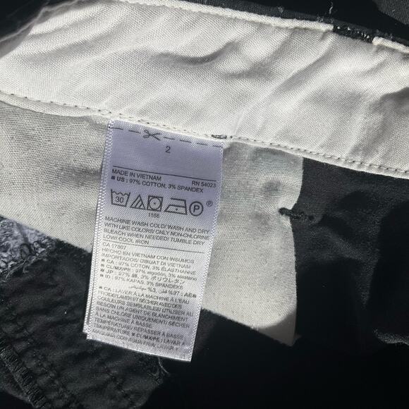 Old Navy Women’s Casual Khaki Shorts size 2, Solid Black - Picture 9 of 11